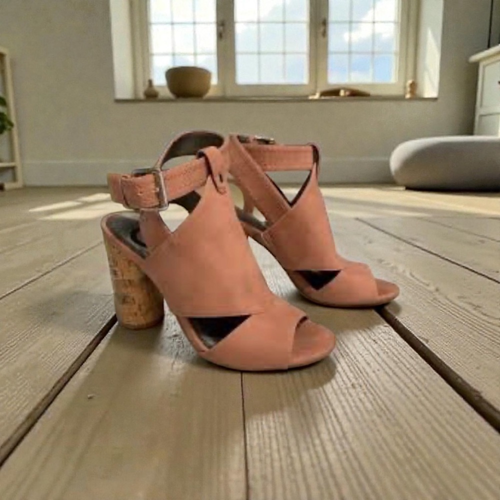 G by GUESS Pink Suede Peep Toe Cutout Cork Block Heel Sandals Ankle Strap Size 8